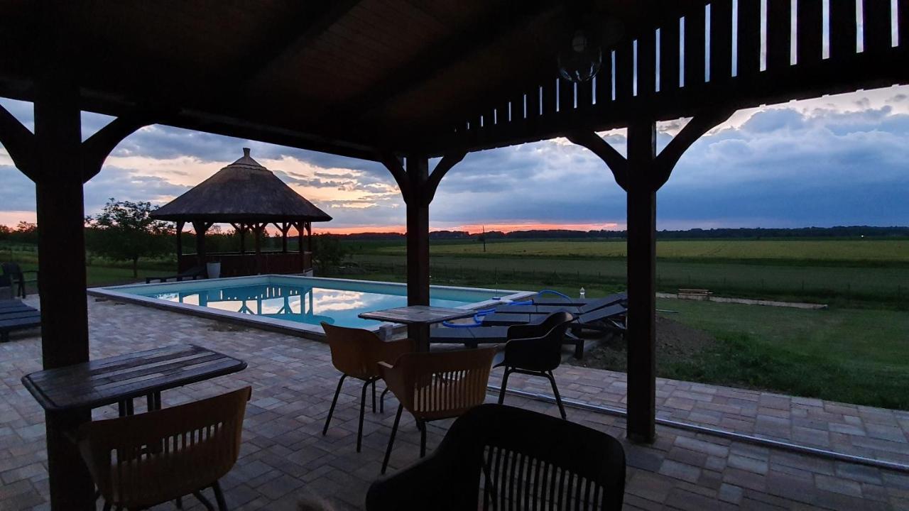 Bed and Breakfast Tisza White House Tiszaszolos Exteriér fotografie