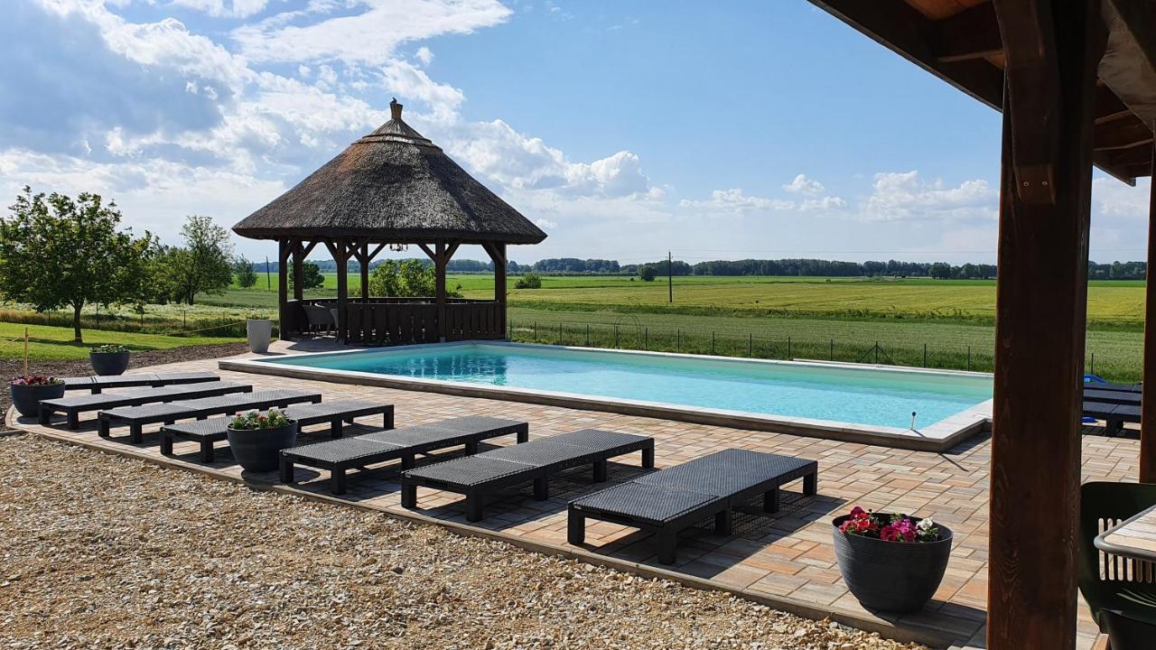Bed and Breakfast Tisza White House Tiszaszolos Exteriér fotografie