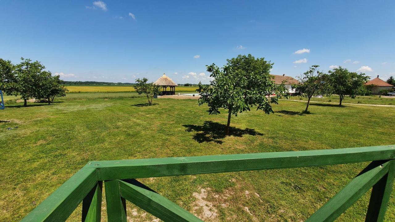 Bed and Breakfast Tisza White House Tiszaszolos Exteriér fotografie