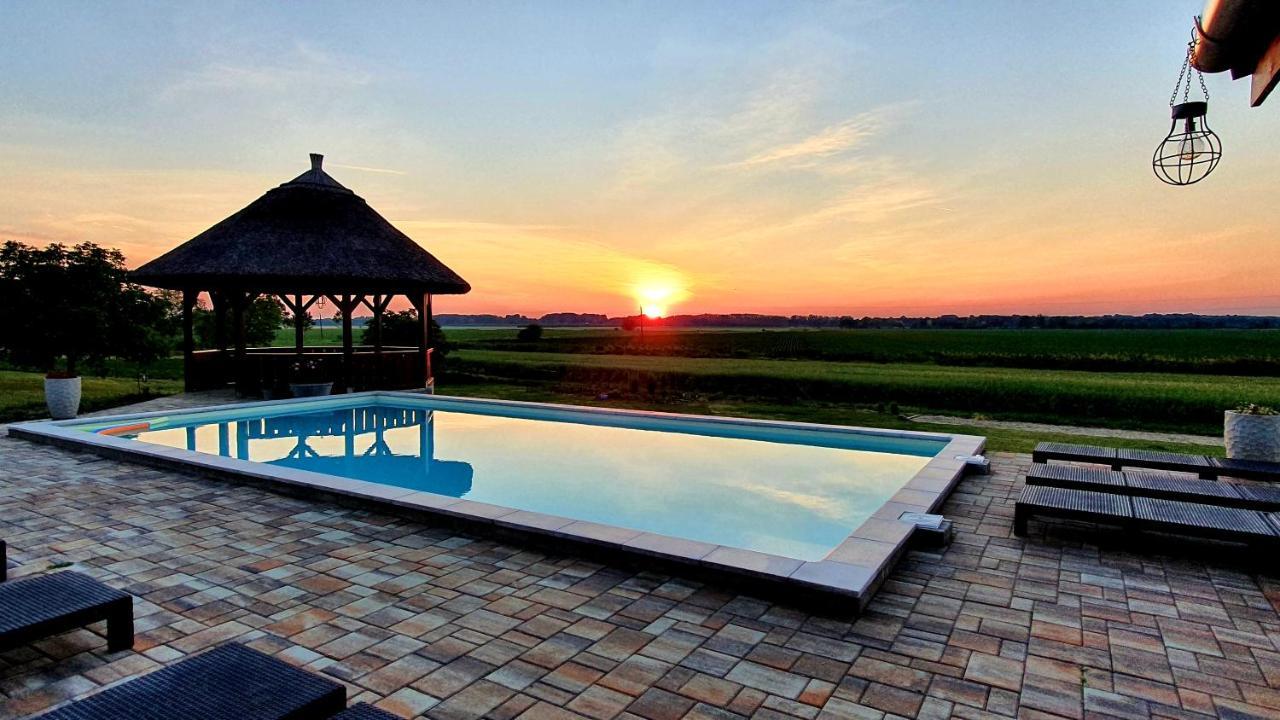 Bed and Breakfast Tisza White House Tiszaszolos Exteriér fotografie