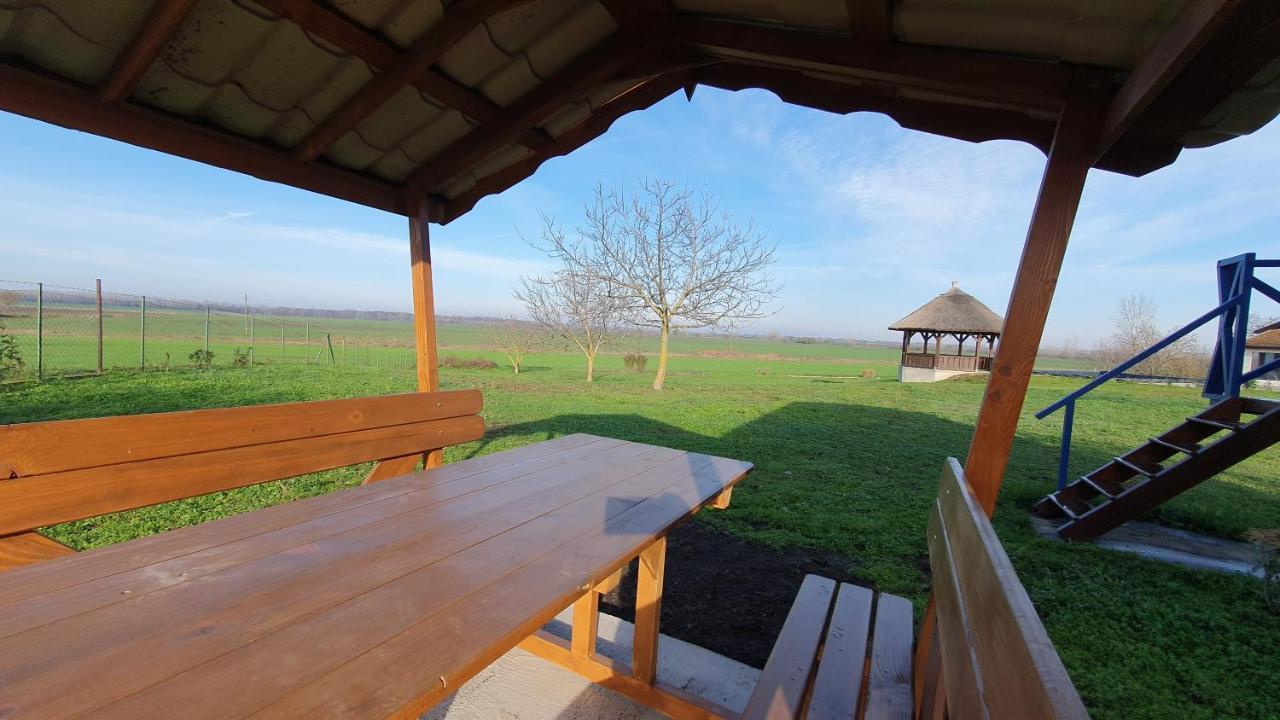Bed and Breakfast Tisza White House Tiszaszolos Exteriér fotografie