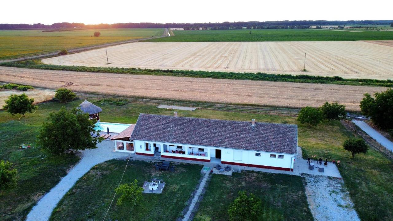 Bed and Breakfast Tisza White House Tiszaszolos Exteriér fotografie